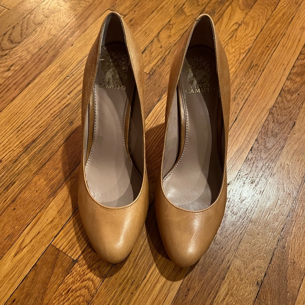 Nude colored pumps/heels